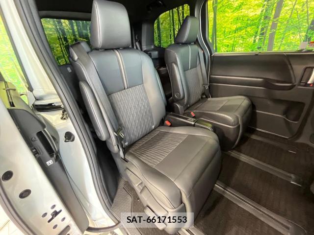 Toyota NOAH 2022-03 8222176-8