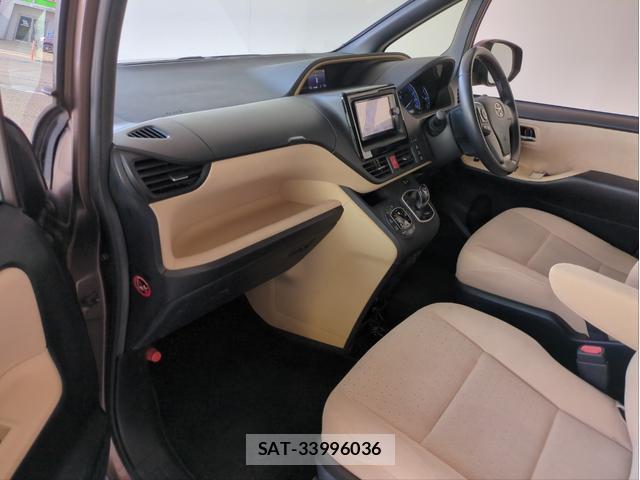 Toyota NOAH 2014-07 8222214-14