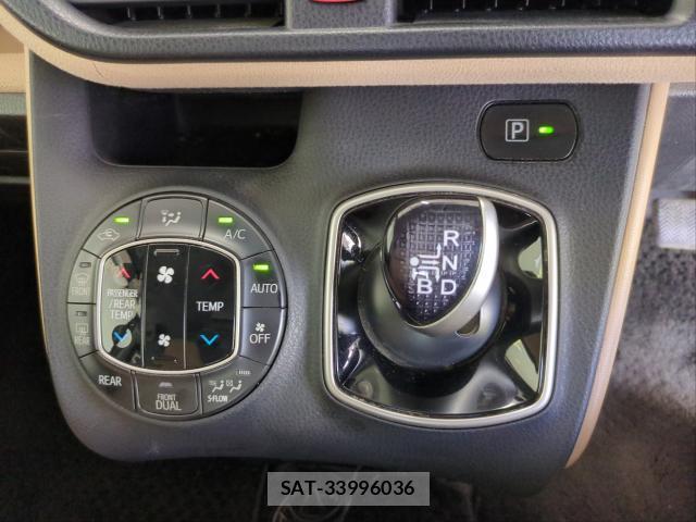 Toyota NOAH 2014-07 8222214-19