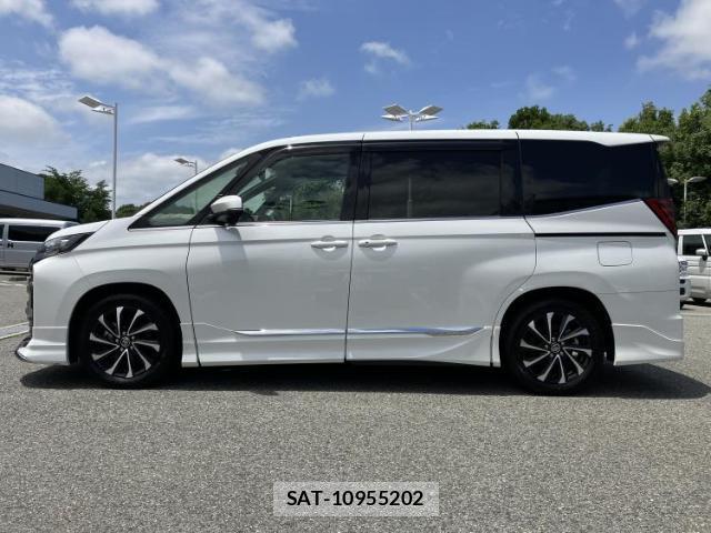 Toyota NOAH 2022-07 8222276-1
