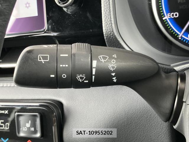 Toyota NOAH 2022-07 8222276-16