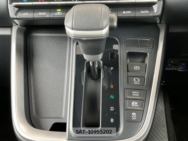Toyota NOAH 2022-07 8222276-17
