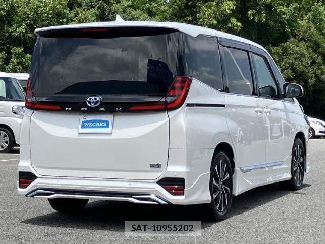 Toyota NOAH 2022-07 8222276-2