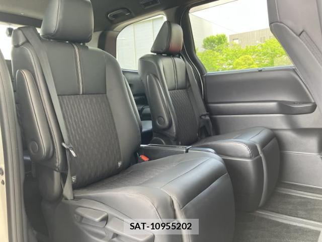 Toyota NOAH 2022-07 8222276-4