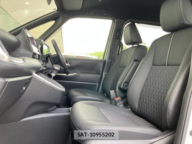 Toyota NOAH 2022-07 8222276-6