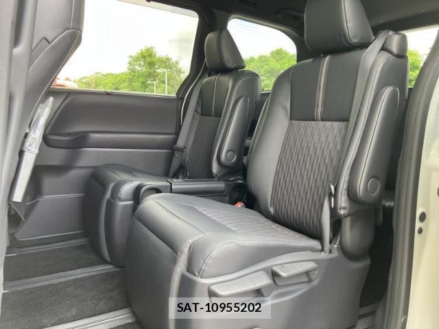 Toyota NOAH 2022-07 8222276-7