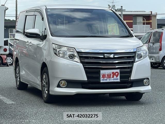 Toyota NOAH 2015-09 8222369-0
