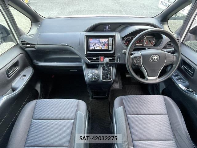 Toyota NOAH 2015-09 8222369-17