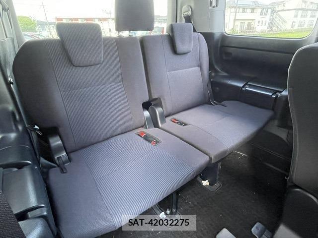 Toyota NOAH 2015-09 8222369-18