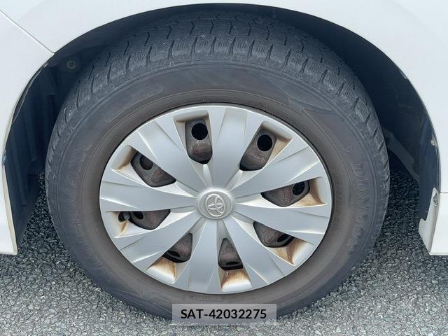 Toyota NOAH 2015-09 8222369-3
