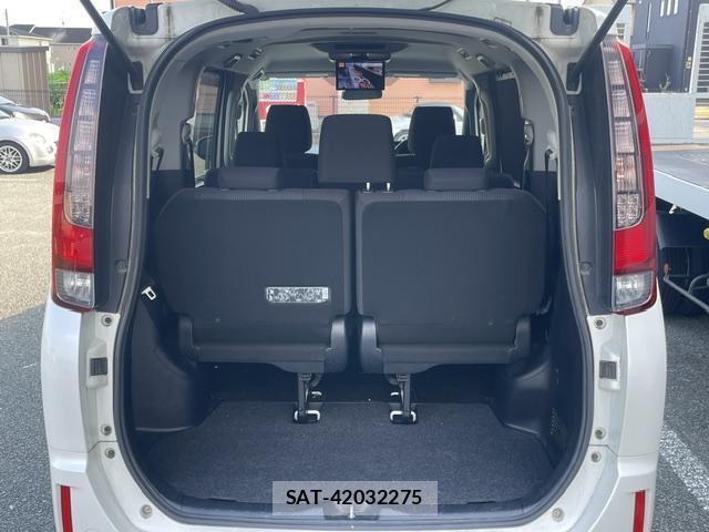 Toyota NOAH 2015-09 8222369-5