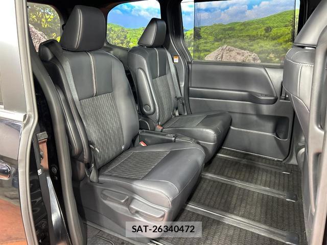 Toyota NOAH 2023-08 8222406-7