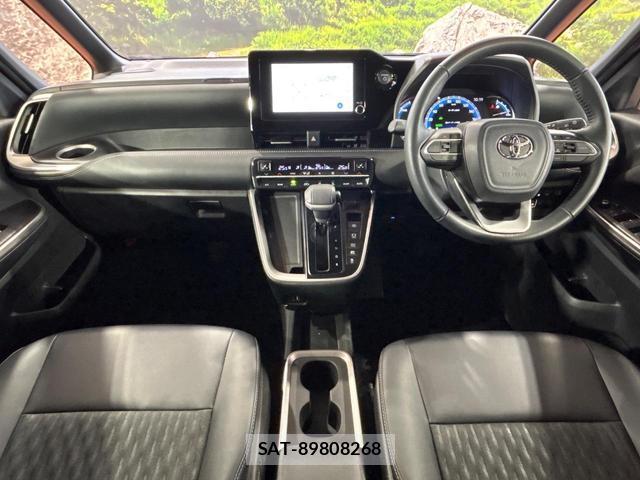 Toyota NOAH 2024-07 8222407-1