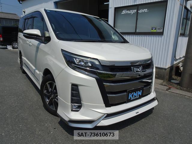 Toyota NOAH 2017-10 8222511-0