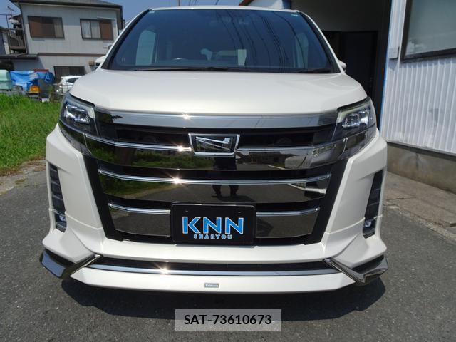 Toyota NOAH 2017-10 8222511-1