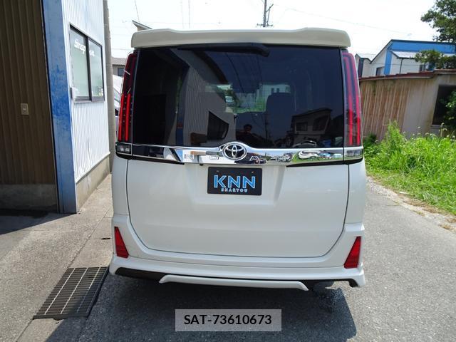 Toyota NOAH 2017-10 8222511-11
