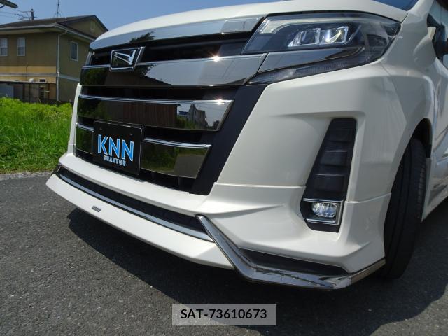 Toyota NOAH 2017-10 8222511-12