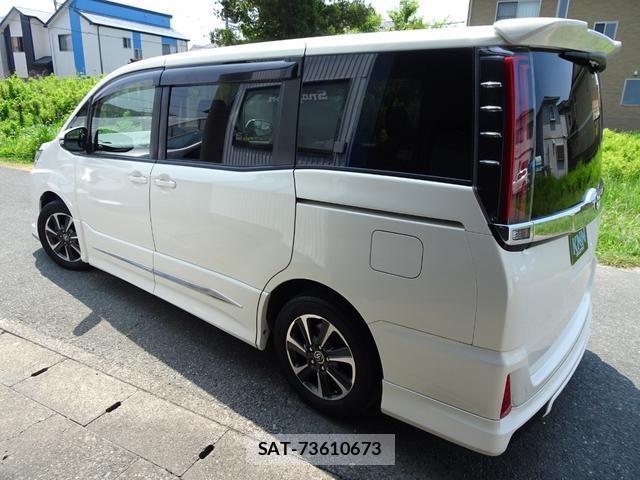 Toyota NOAH 2017-10 8222511-13