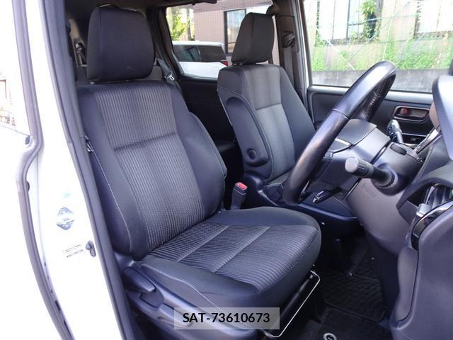 Toyota NOAH 2017-10 8222511-15
