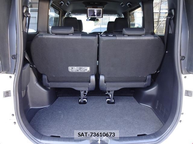 Toyota NOAH 2017-10 8222511-19