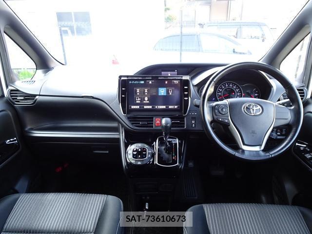 Toyota NOAH 2017-10 8222511-3
