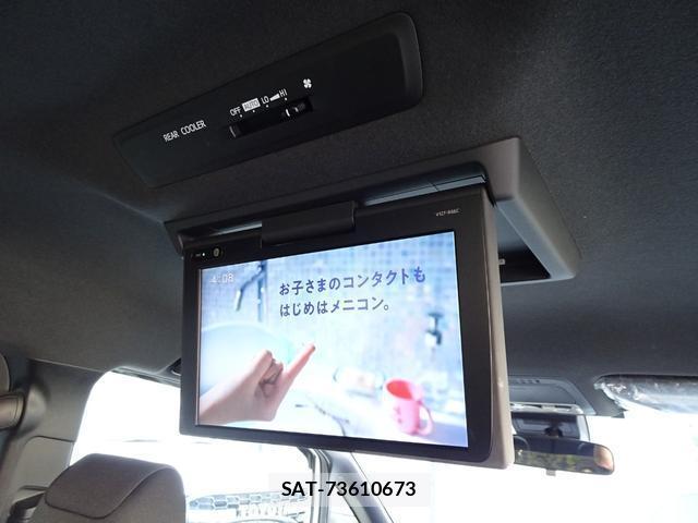 Toyota NOAH 2017-10 8222511-6