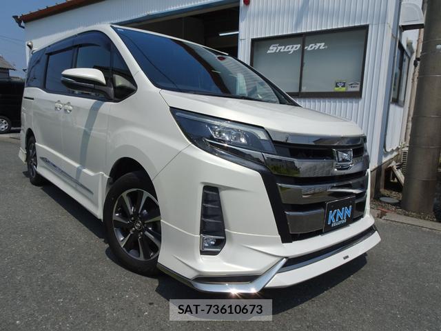 Toyota NOAH 2017-10 8222511-8