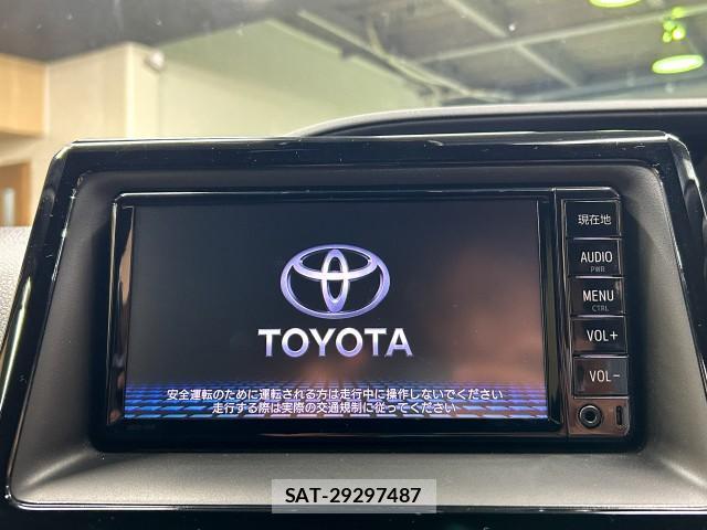 Toyota NOAH 2017-09 8222519-11