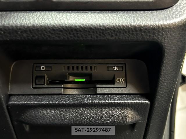 Toyota NOAH 2017-09 8222519-13