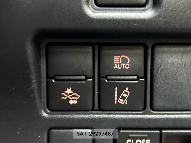 Toyota NOAH 2017-09 8222519-15