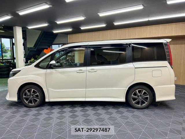 Toyota NOAH 2017-09 8222519-3