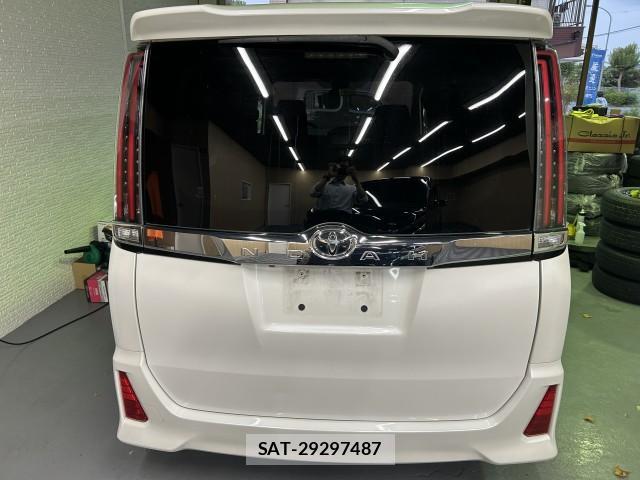 Toyota NOAH 2017-09 8222519-5