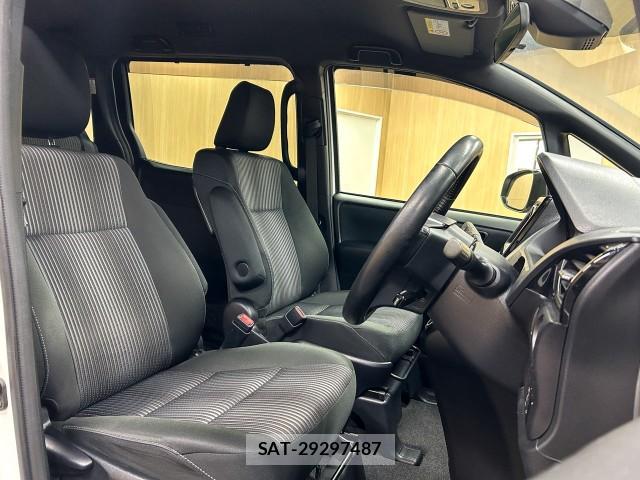 Toyota NOAH 2017-09 8222519-6