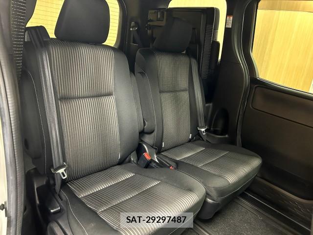 Toyota NOAH 2017-09 8222519-7
