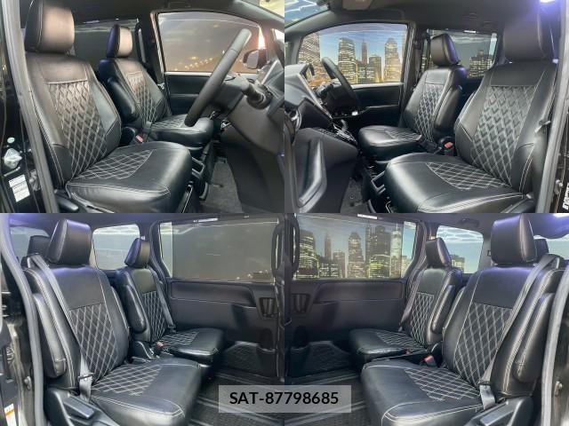 Toyota NOAH 2017-10 8222542-3