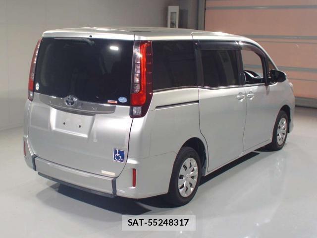 Toyota NOAH 2015-06 8222546-2