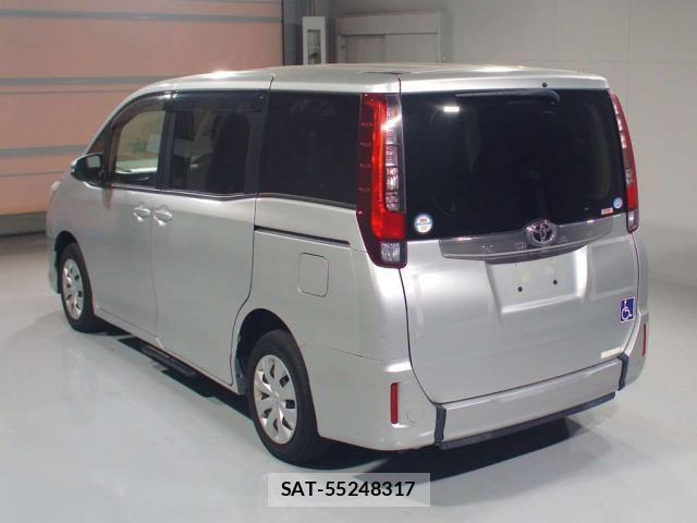 Toyota NOAH 2015-06 8222546-3
