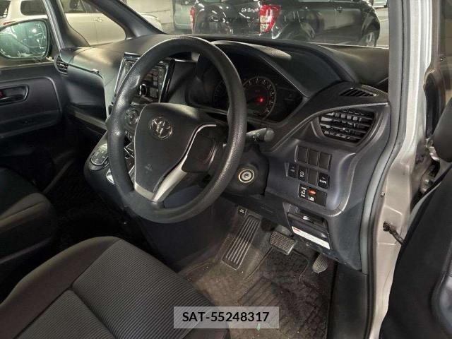 Toyota NOAH 2015-06 8222546-5