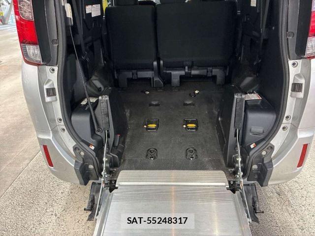 Toyota NOAH 2015-06 8222546-9