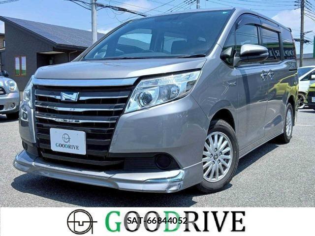 Toyota NOAH 2015-11 8222672-0