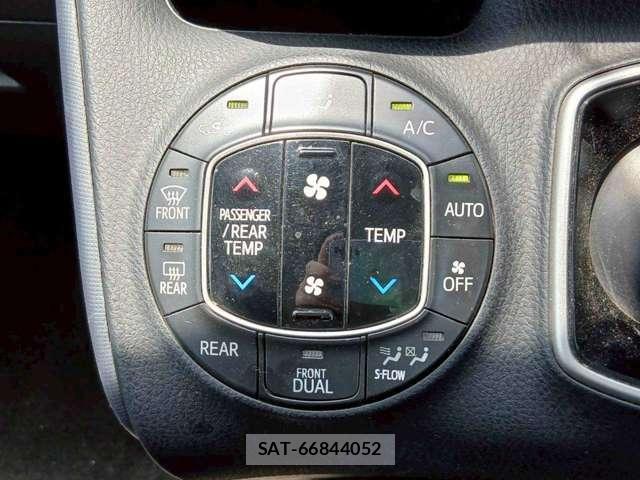 Toyota NOAH 2015-11 8222672-13