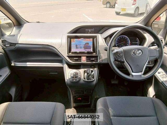 Toyota NOAH 2015-11 8222672-4