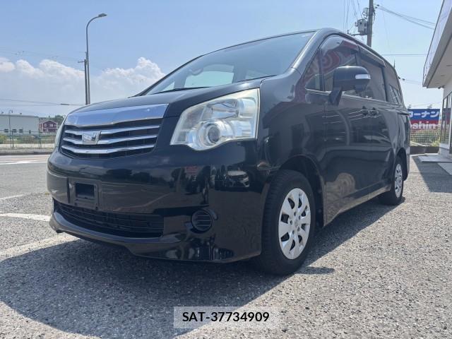Toyota NOAH 2013-07 8222822-0
