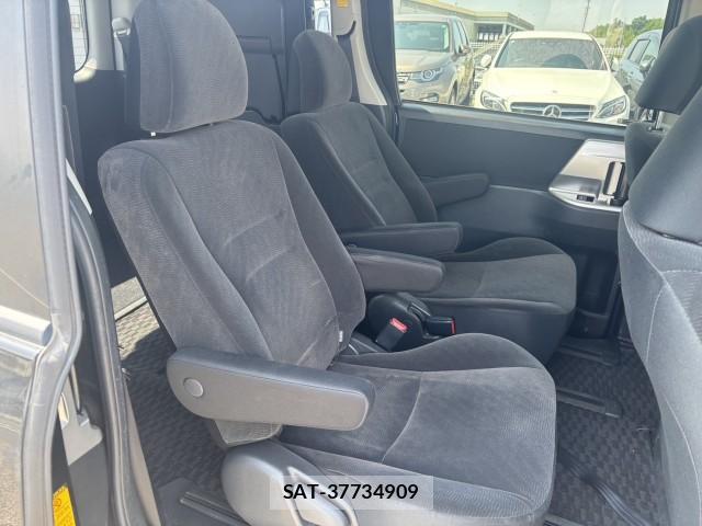 Toyota NOAH 2013-07 8222822-10