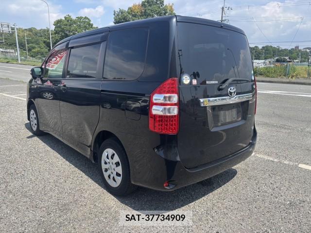 Toyota NOAH 2013-07 8222822-15