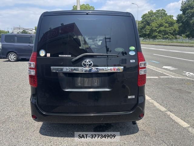 Toyota NOAH 2013-07 8222822-16