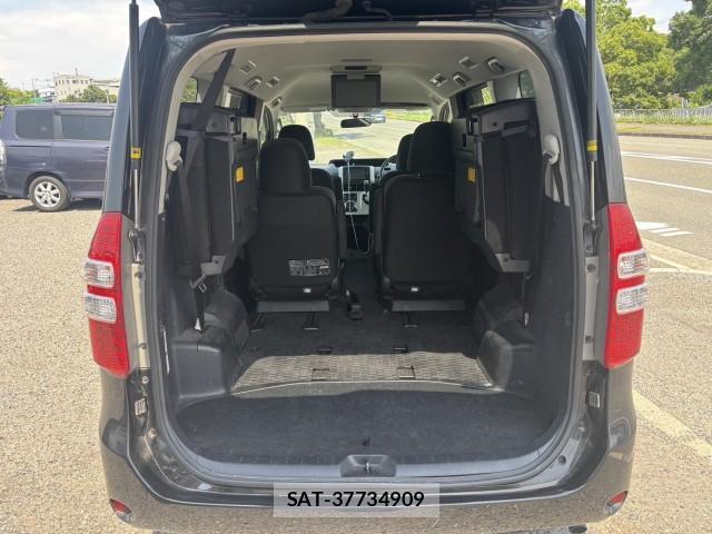 Toyota NOAH 2013-07 8222822-17