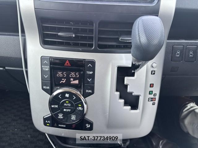 Toyota NOAH 2013-07 8222822-7