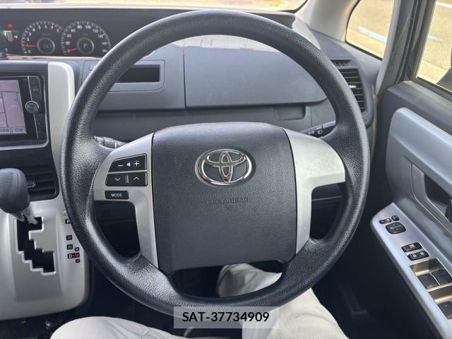 Toyota NOAH 2013-07 8222822-8