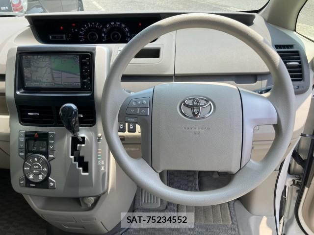 Toyota NOAH 2010-05 8222824-1